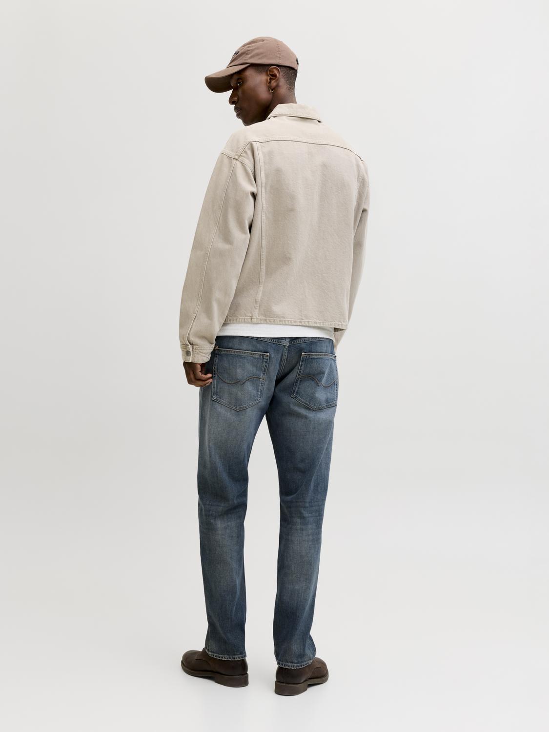 model_shot-back